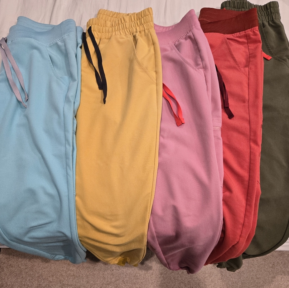 💥Bundle of 5 Pairs of Figs Scrub Bottoms